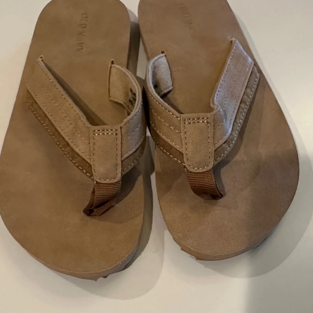 Old Navy Tan Brown Boys Kids Flip Flops